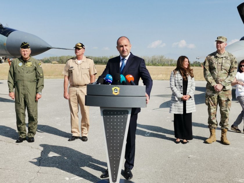 Румен Радев и Херо Мустафа на летателна тренировка "Тракийска пепелянка 2020"