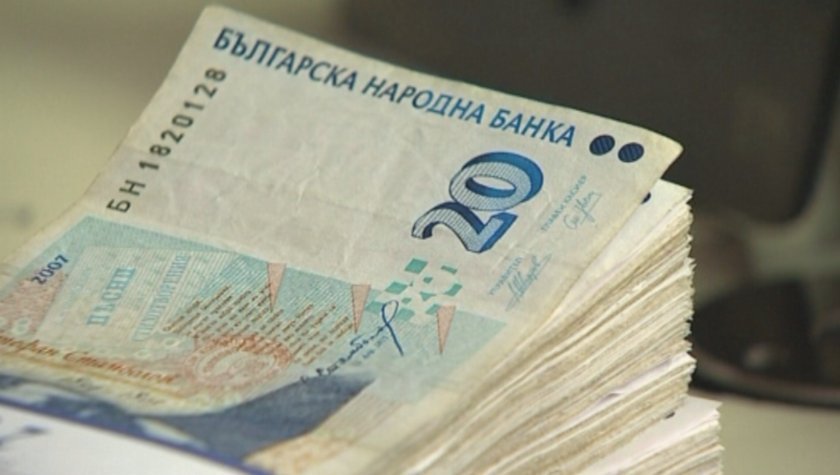 1260 лв. става началната учителска заплата от януари