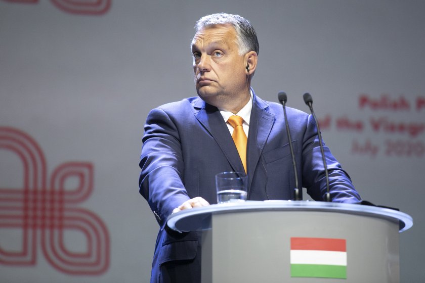 Орбан призова за оставката на Вера Йоурова