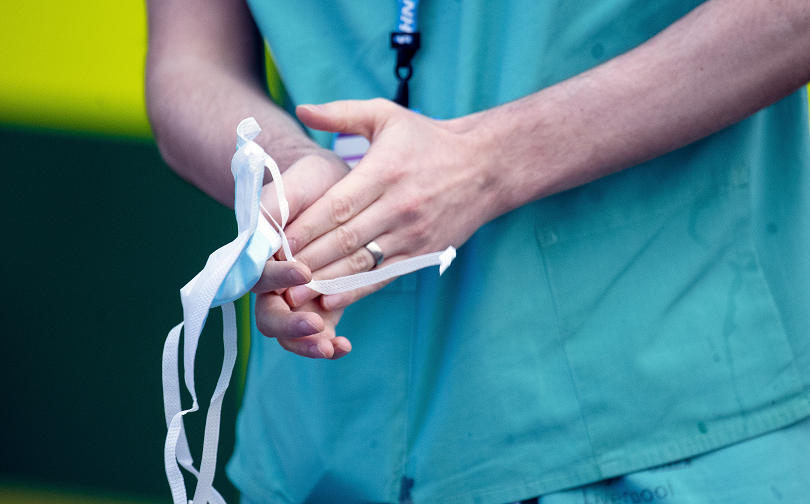 Във Великобритания са притеснени от нарастващия брой студенти, заразени с коронавирус