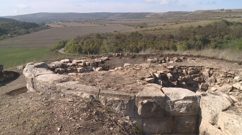 Археолози разкриха уникална римска крепост край село Широково