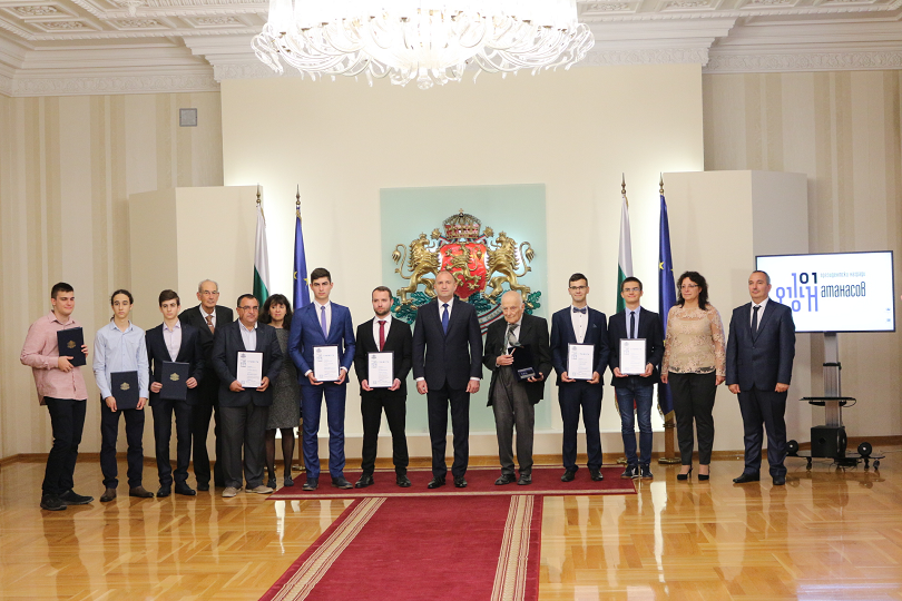 Гении по квантова физика и информатика спечелиха отличията "Джон Атанасов"