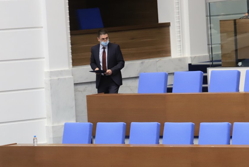 Вътрешният министър на изслушване в НС заради сгрешения адрес при акцията на ГДБОП
