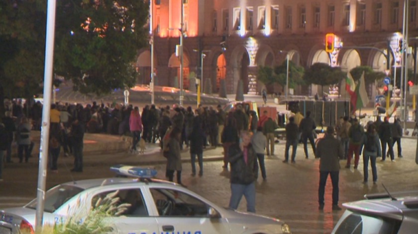 102-а вечер на протести в София