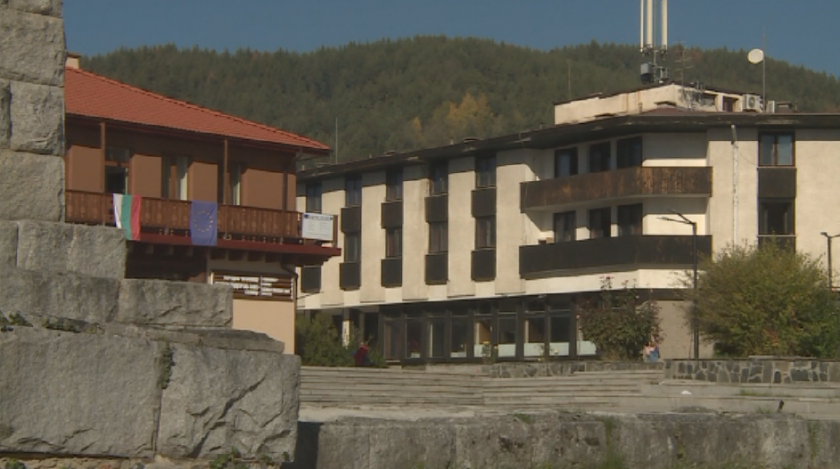 Заради препълнени отделения: Връщат пациенти с по-леки симптоми от болницата в Благоевград