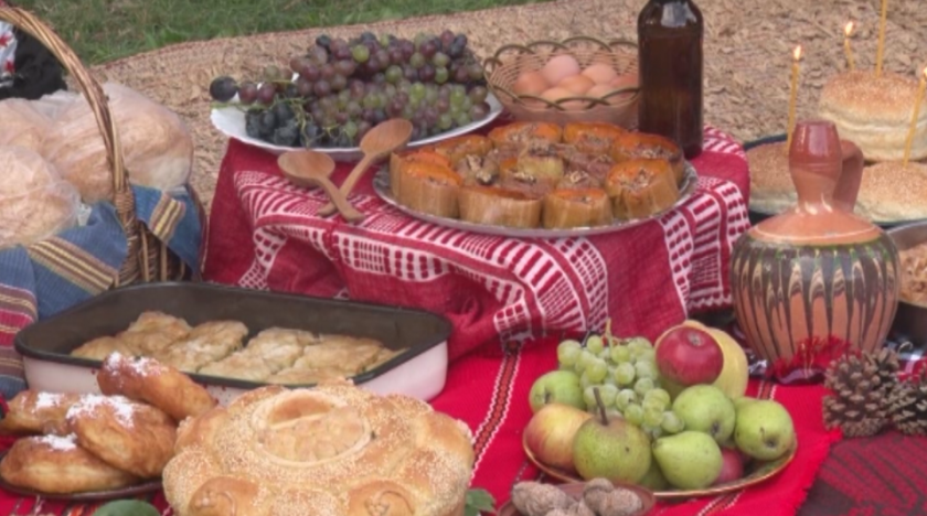 Какво представлява народният обичай Кокоша църквичка?