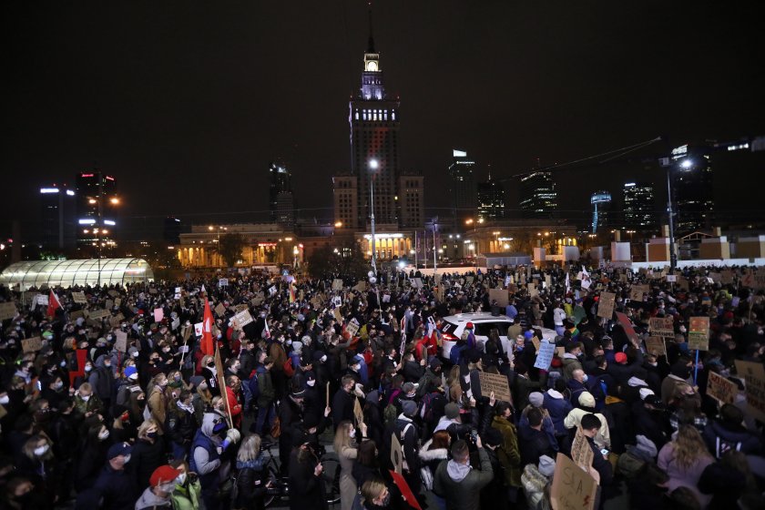 Хора от цяла Полша се събраха на протест във Варшава