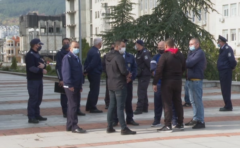 Полицаи от Шумен излязоха на протест