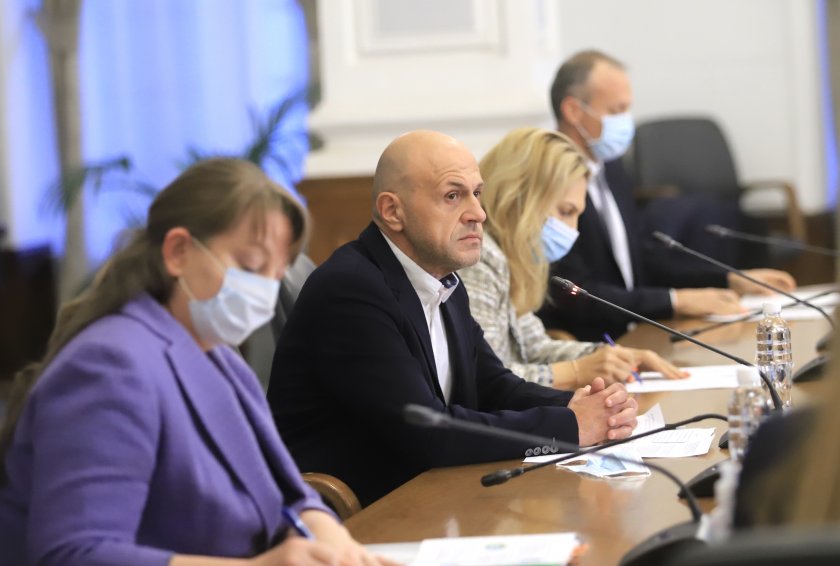 В защита на бюджета министри представиха плюсовете на финансовата рамка за догодина