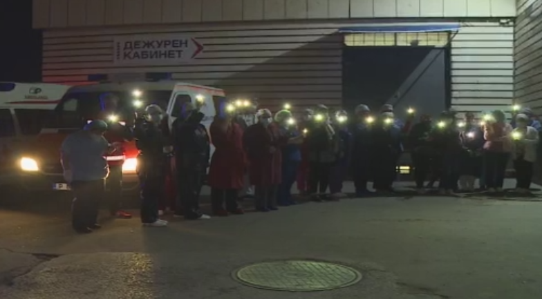 Със сирени и светлини медиците в Русе призоваха за спазване на мерките