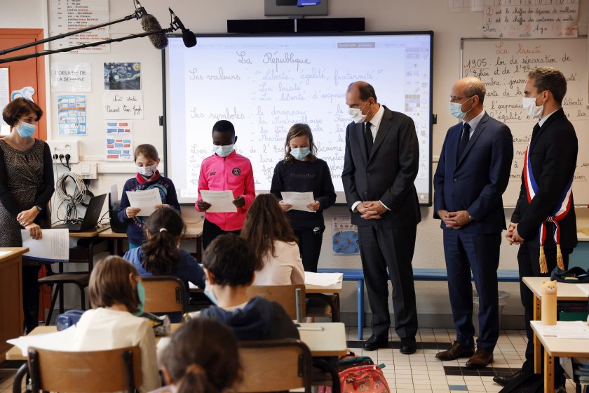 Френските училища отдадоха почит към паметта на убития учител