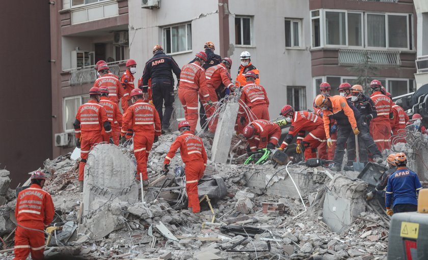 Турция приключи спасителните операции в Измир