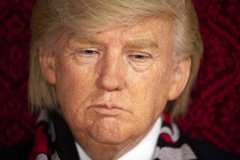 След загубата на изборите: Облякоха восъчната фигура на Тръмп в костюм за голф