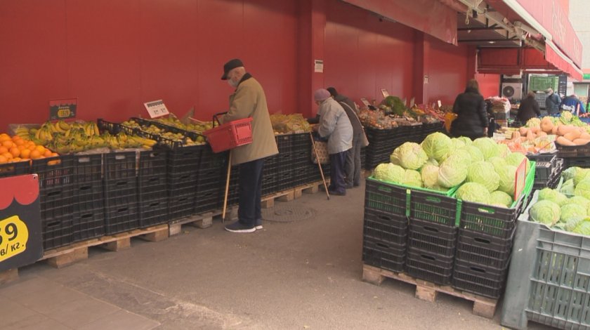 Възрастни хора настояват за нови часове за пазаруване