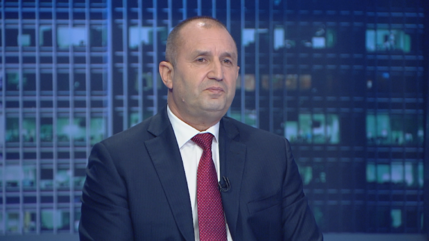 Румен Радев: Правителството бяга след кризата и ръси пари напосоки