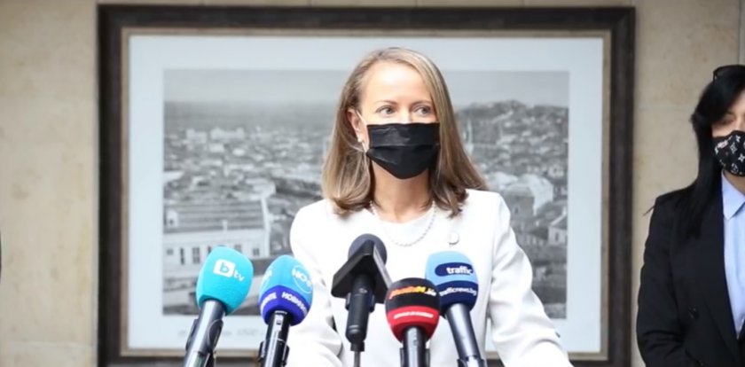 Учениците от 6-и до 12-и клас в община Пловдив преминават на онлайн обучение