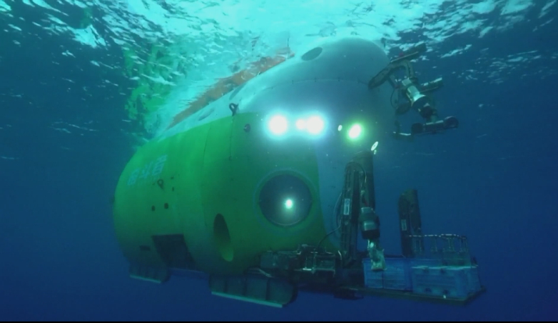 Китайска подводница се спусна до най-дълбокото място в света
