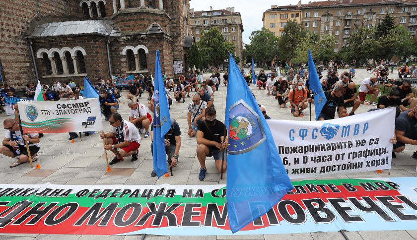 Полицаи излизат на национален протест с искане за по-високи заплати