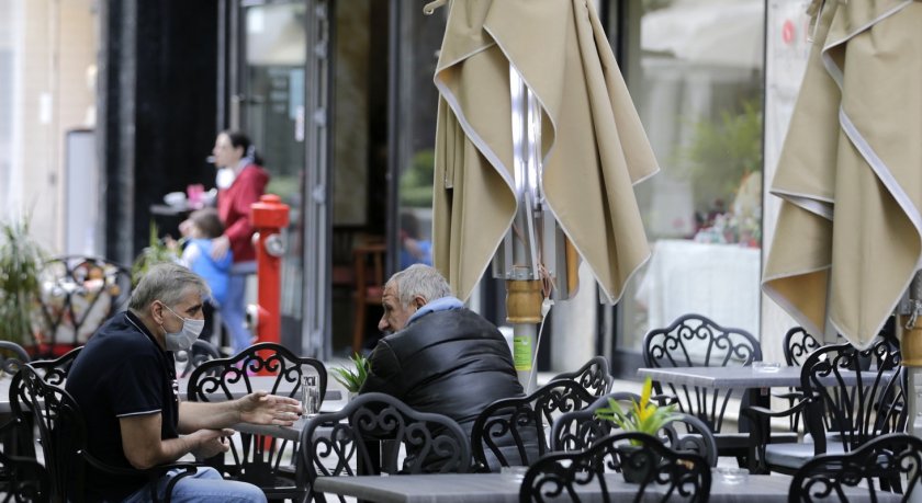 сърбия затваря кафенета ресторанти клубове 2100 500