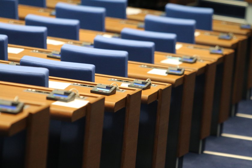 парламентът кворум пренаредиха законодателната програма
