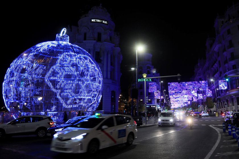 Коледни светлини грейнаха в Мадрид
