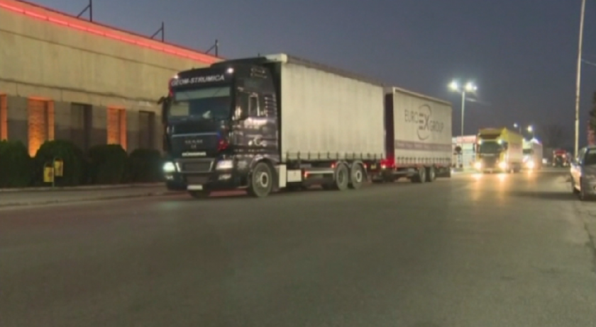 Остава трудно преминаването на тирове на "Кулата - Промахон"