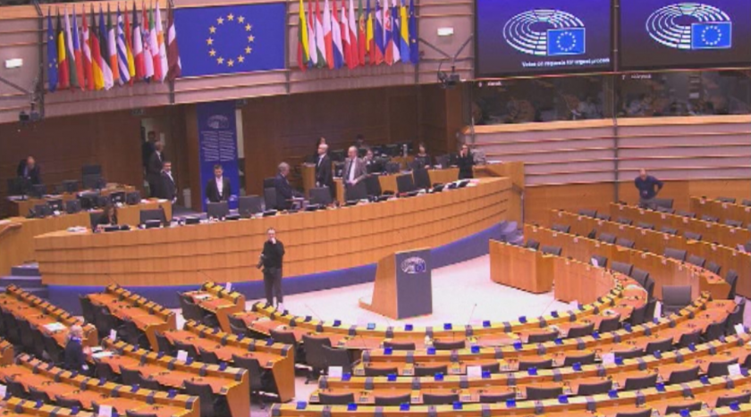След сексскандала в Брюксел: Унгарският евродепутат се извини