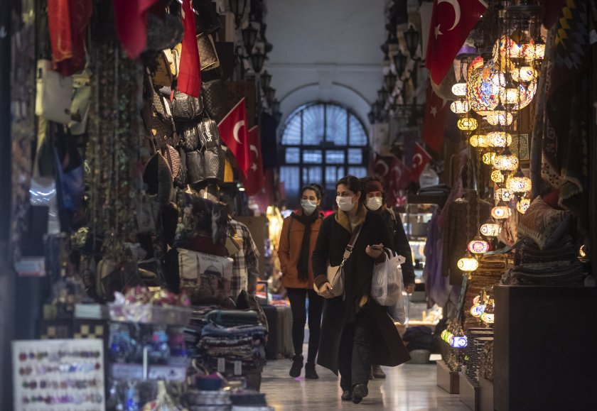 Екип на БНТ в Турция: Забраняват да се излиза навън от петък вечерта до понеделник сутринта