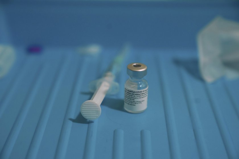 първа научна публикация ваксината пфайзер ефективността
