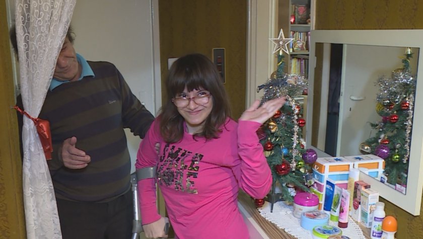 "Българската Коледа" помага на 16-годишно момиче с детска церебрална парализа
