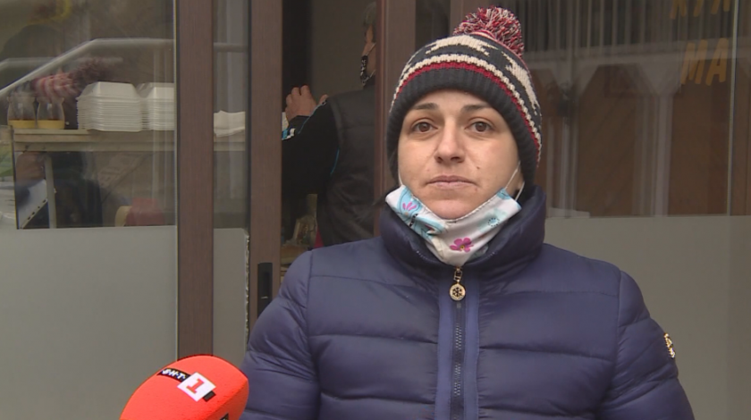 Куклена актриса готви за медиците на първа линия в Благоевград