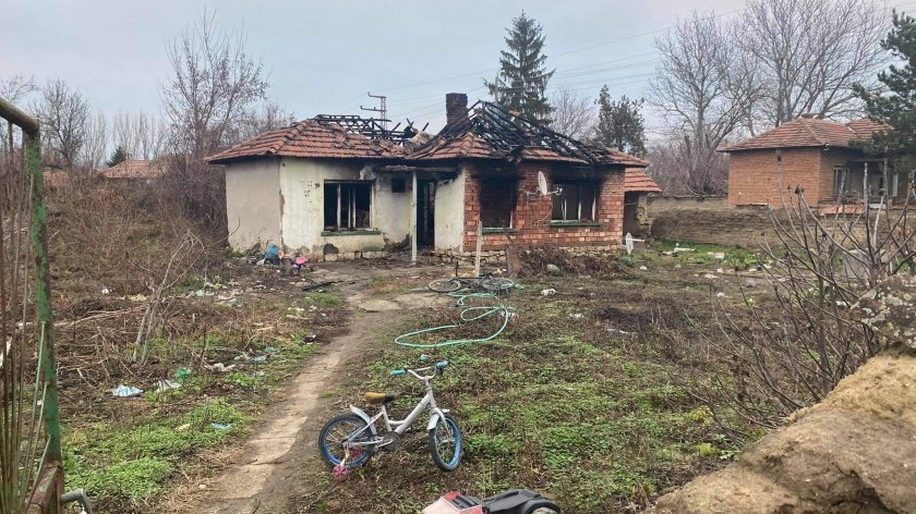 пожар остави без дом семейство две деца българене