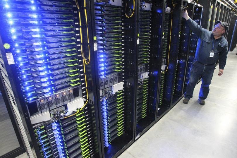 Еврокомисията инвестира 11,5 милиона евро в суперкомпютър в България