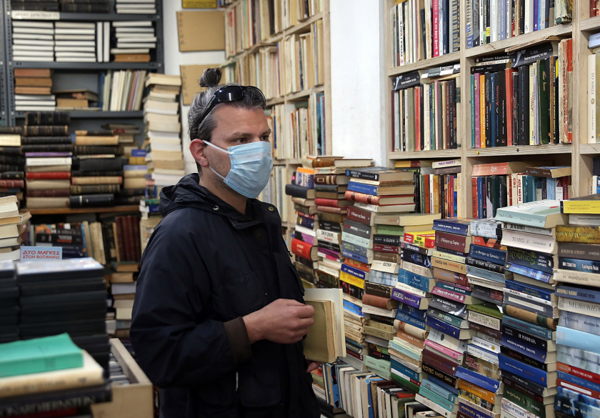 гърция отвори фризьорските салони книжарниците