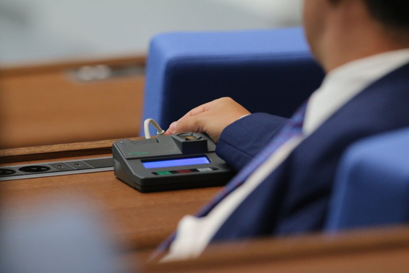 На първо четене: Специален прокурор ще разследва главния