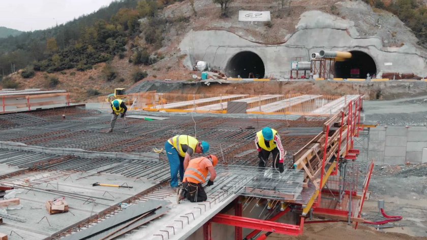 изграждат площадка хеликоптери тунел железница бургас планетариум