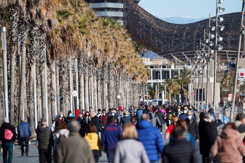 испания регистрира ниския половин век спад туристи