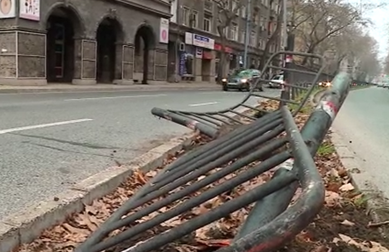 Шофьор загина на място при сблъсък в сграда в центъра на Пловдив