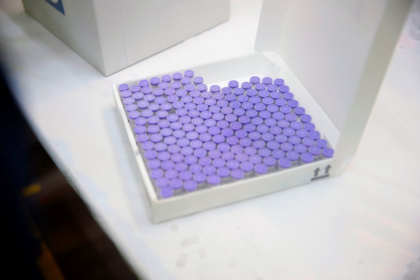 Първите ваксини пристигнаха в България (Обобщение)