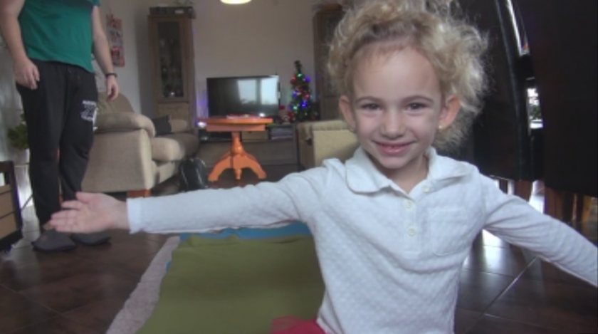 "Българската Коледа" дари специален апарат за дете със загуба на слуха