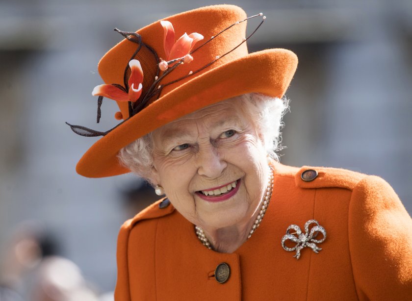 кралица елизабет втора издаде кралско съгласие отношенията великобритания