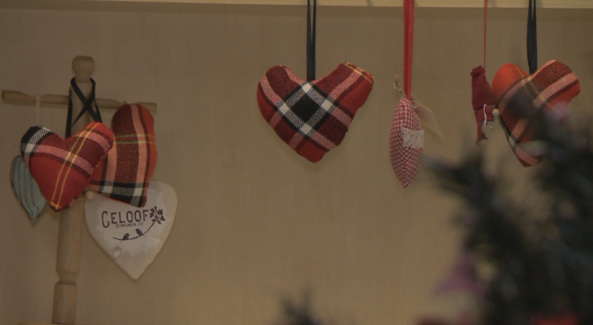 Деца от семейства на хора със специални нужди получиха неочакван коледен подарък