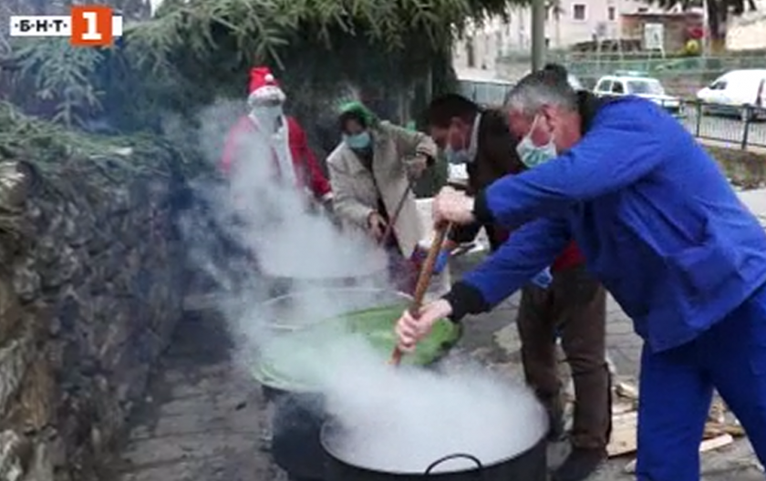 В село Забърдо приготвиха курбан за медиците и полицаите в битката срещу COVID-19