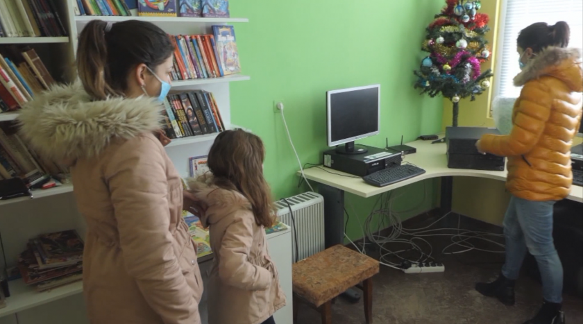 Дариха десетки компютри и таблети за онлайн обучението във Видинско