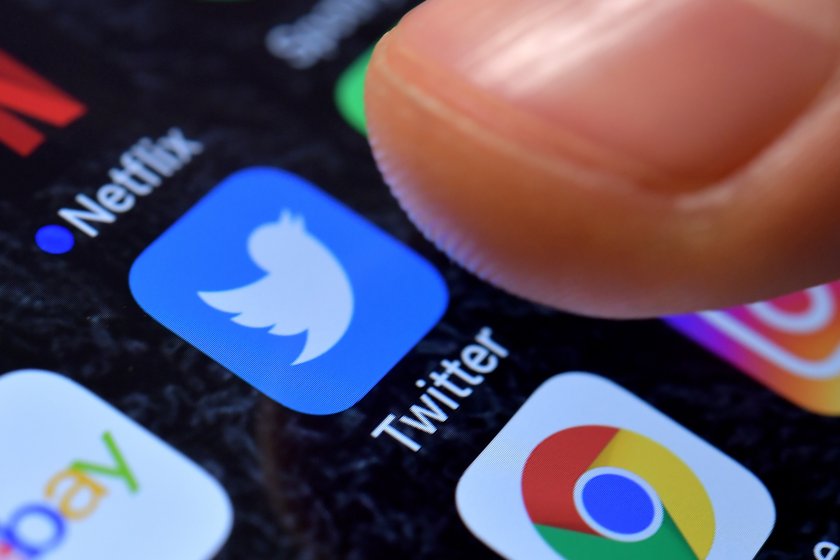 Туитър блокира за постоянно достъпа на Тръмп до социалната мрежа