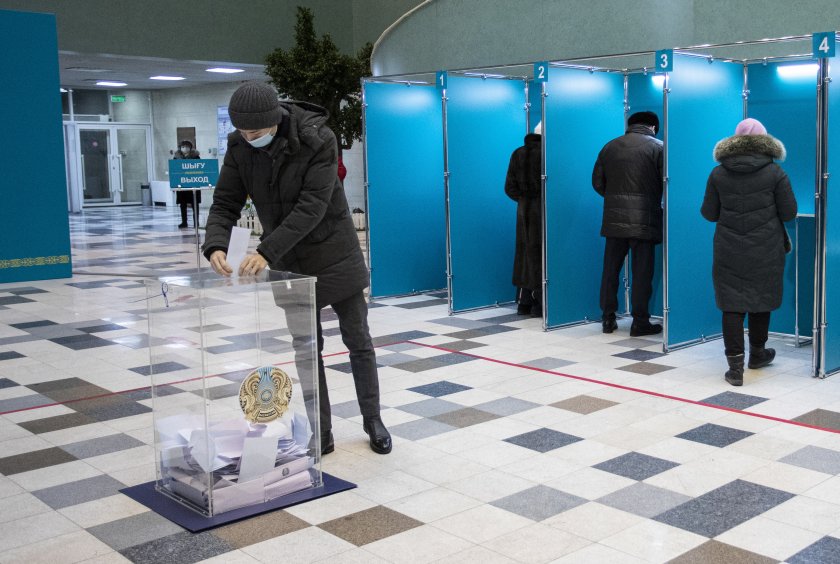 социолози партията назарбаев печели парламентарните избори казахстан