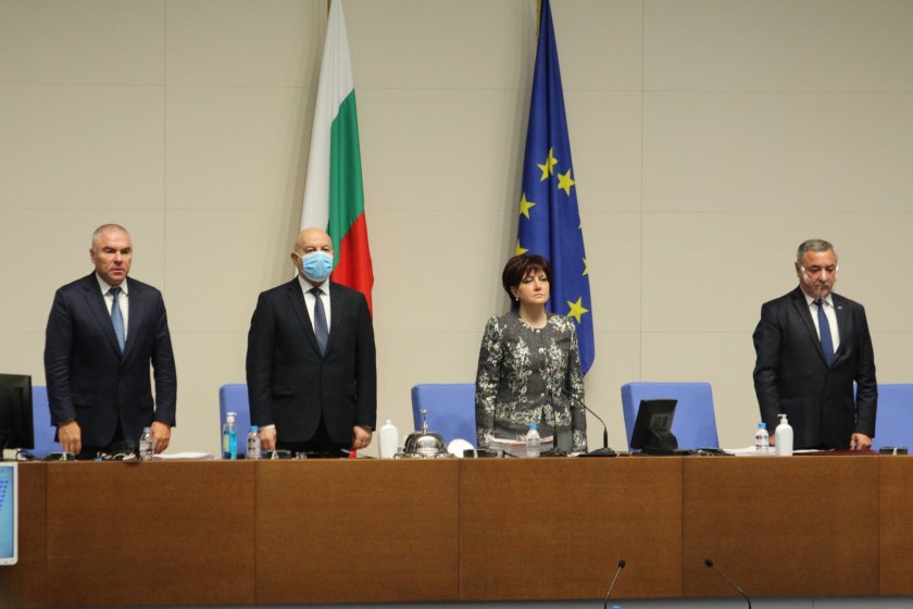 Старт на последната сесия на 44-ото НС: Караянчева призова да се избягват внушенията за манипулация на изборите