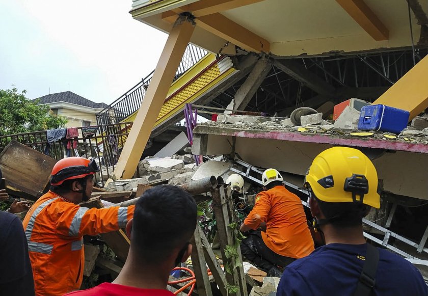 мвнр данни пострадали българи земетресението индонезия