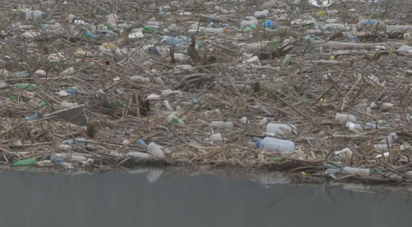 Повече от половината боклук край ВЕЦ-Своге е изчистен