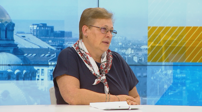 Два пъти по-малко акушерки работят в България